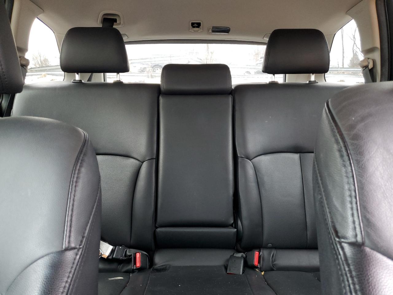 2012 Subaru Outback - Image 10