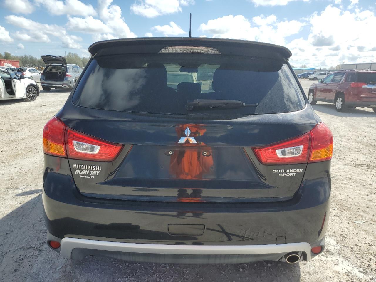 2013 Mitsubishi Outlander - Image 6