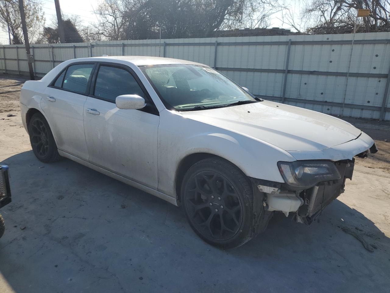 2019 Chrysler 300 - Image 4