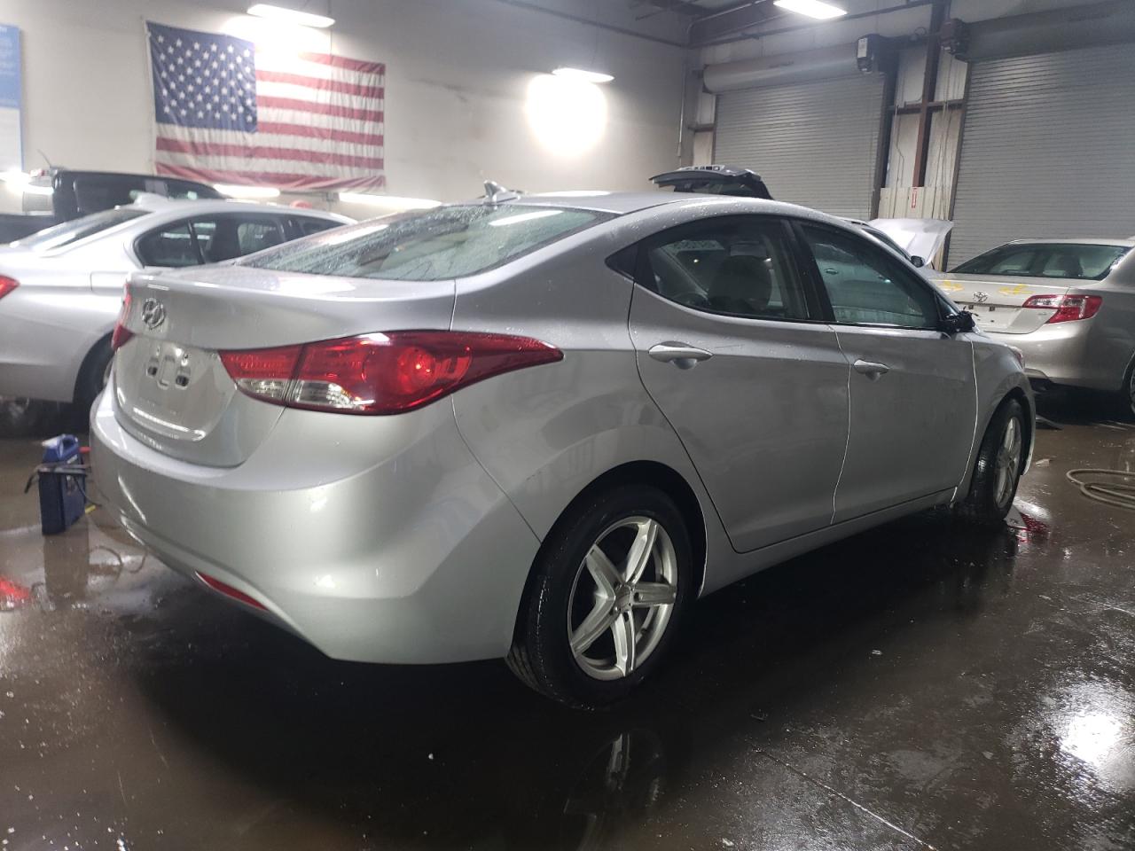 2013 Hyundai Elantra - Image 3