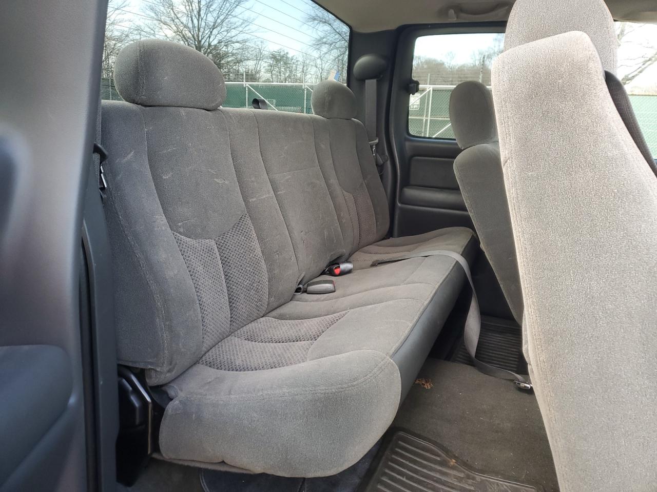 2004 Chevrolet Silverado - Image 10