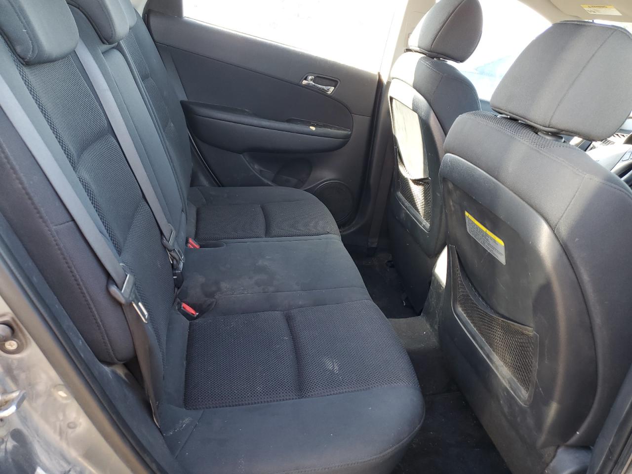 2010 Hyundai Elantra - Image 10