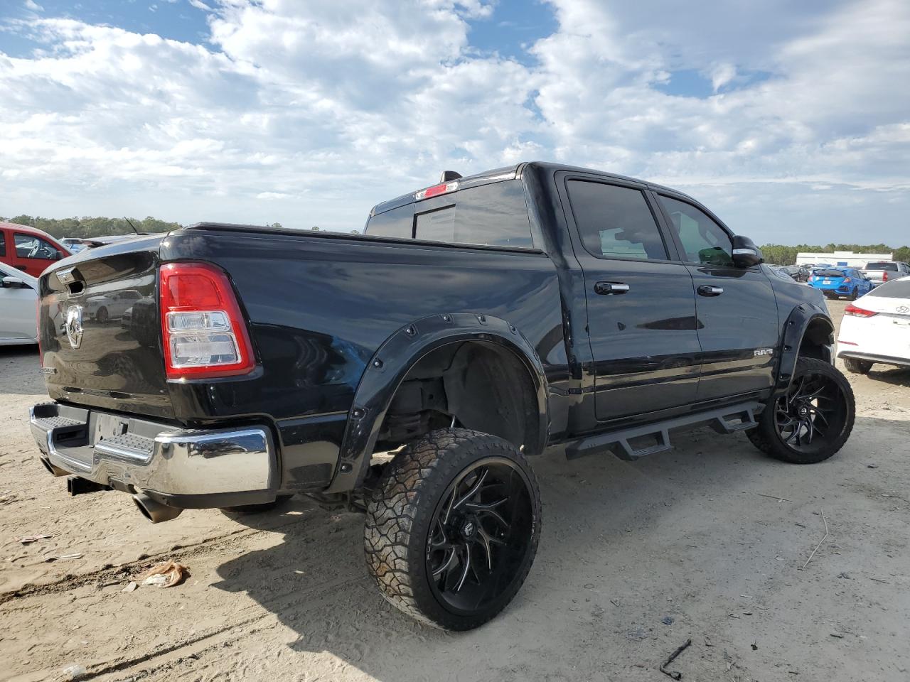 2019 RAM 1500 - Image 3