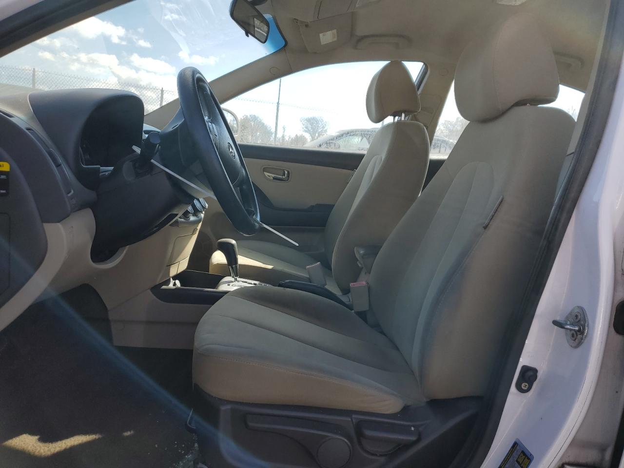 2010 Hyundai Elantra - Image 7