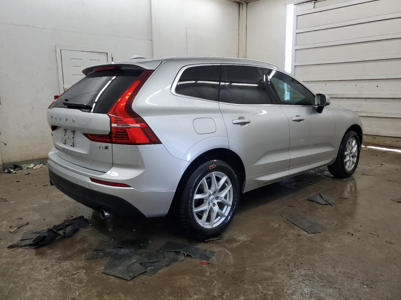 2021 Volvo XC60 - Image 3