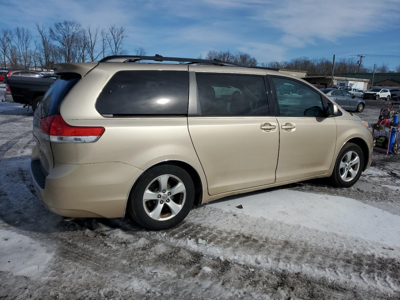 2011 Toyota Sienna - Image 3