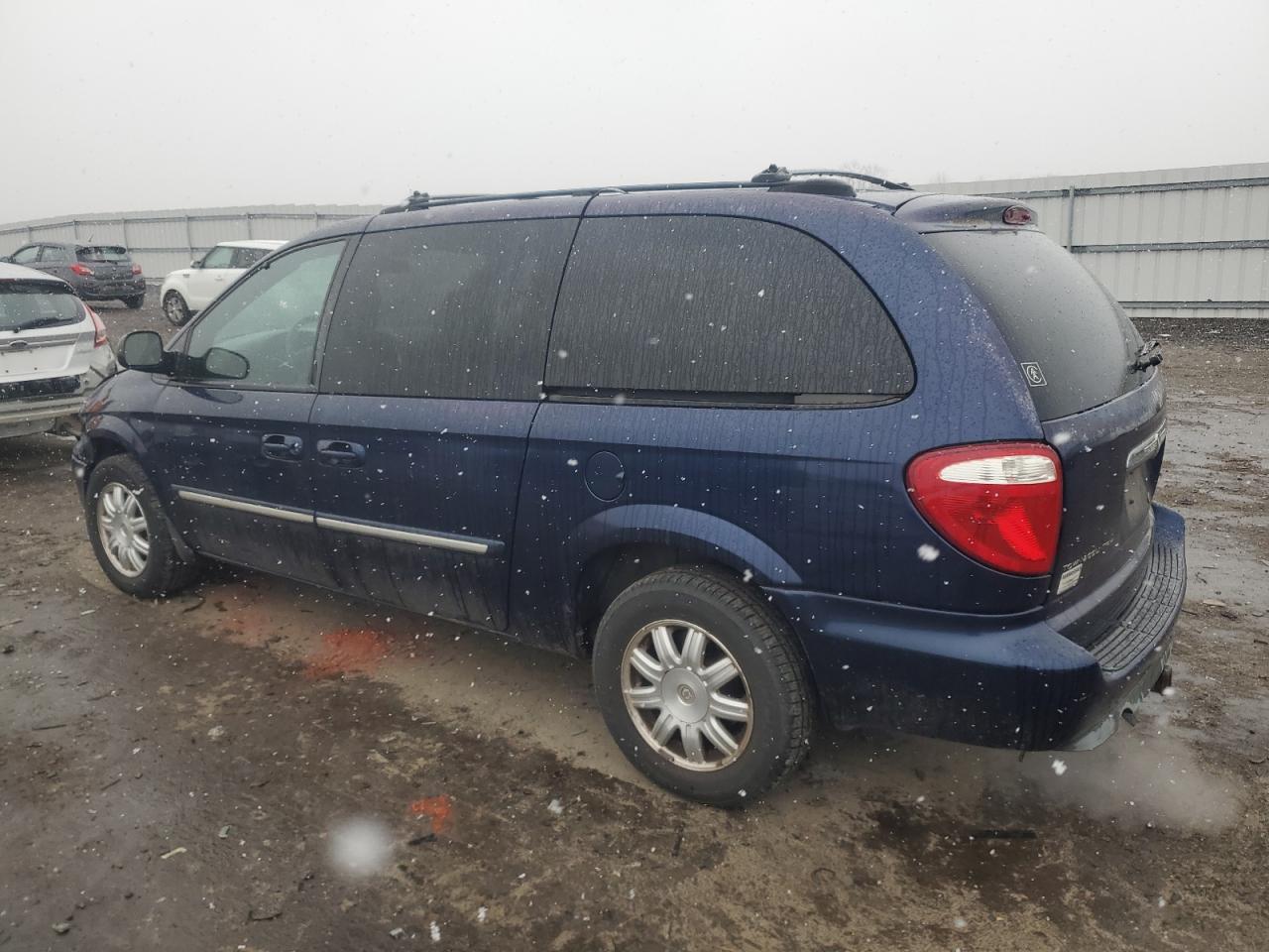 2005 Chrysler Town & Country - Image 2