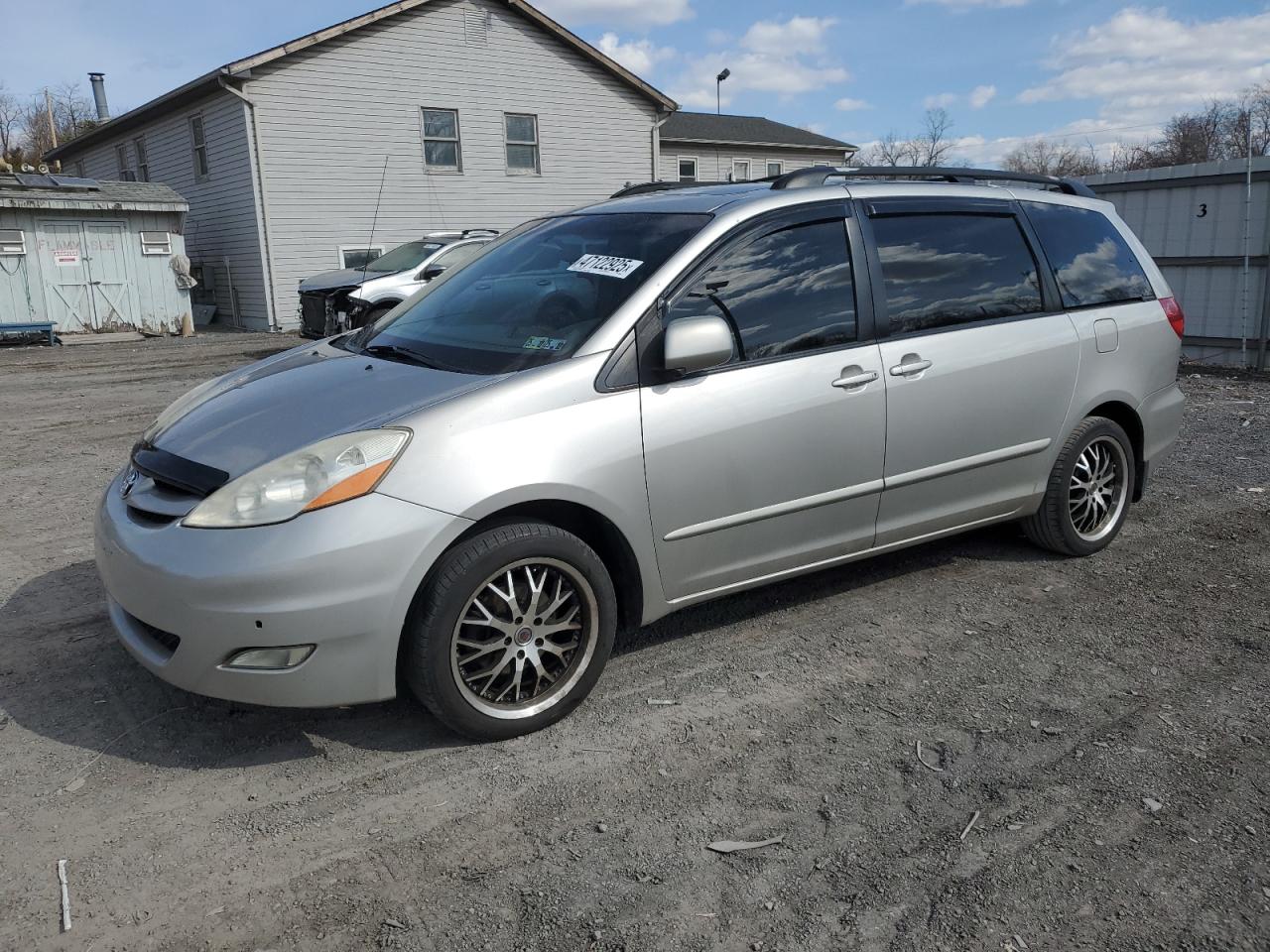 2010 Toyota Sienna - Image 1