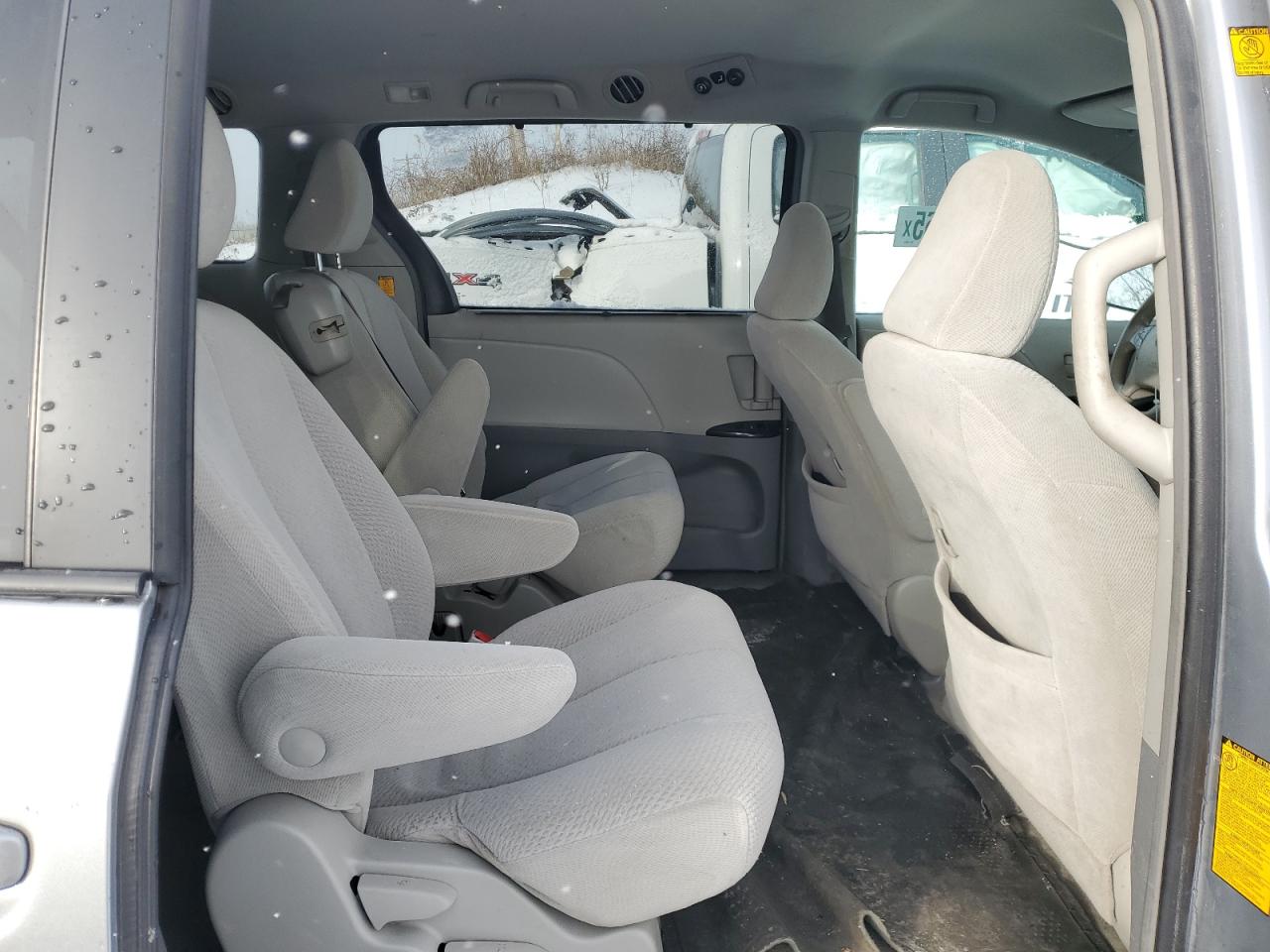 2011 Toyota Sienna - Image 11