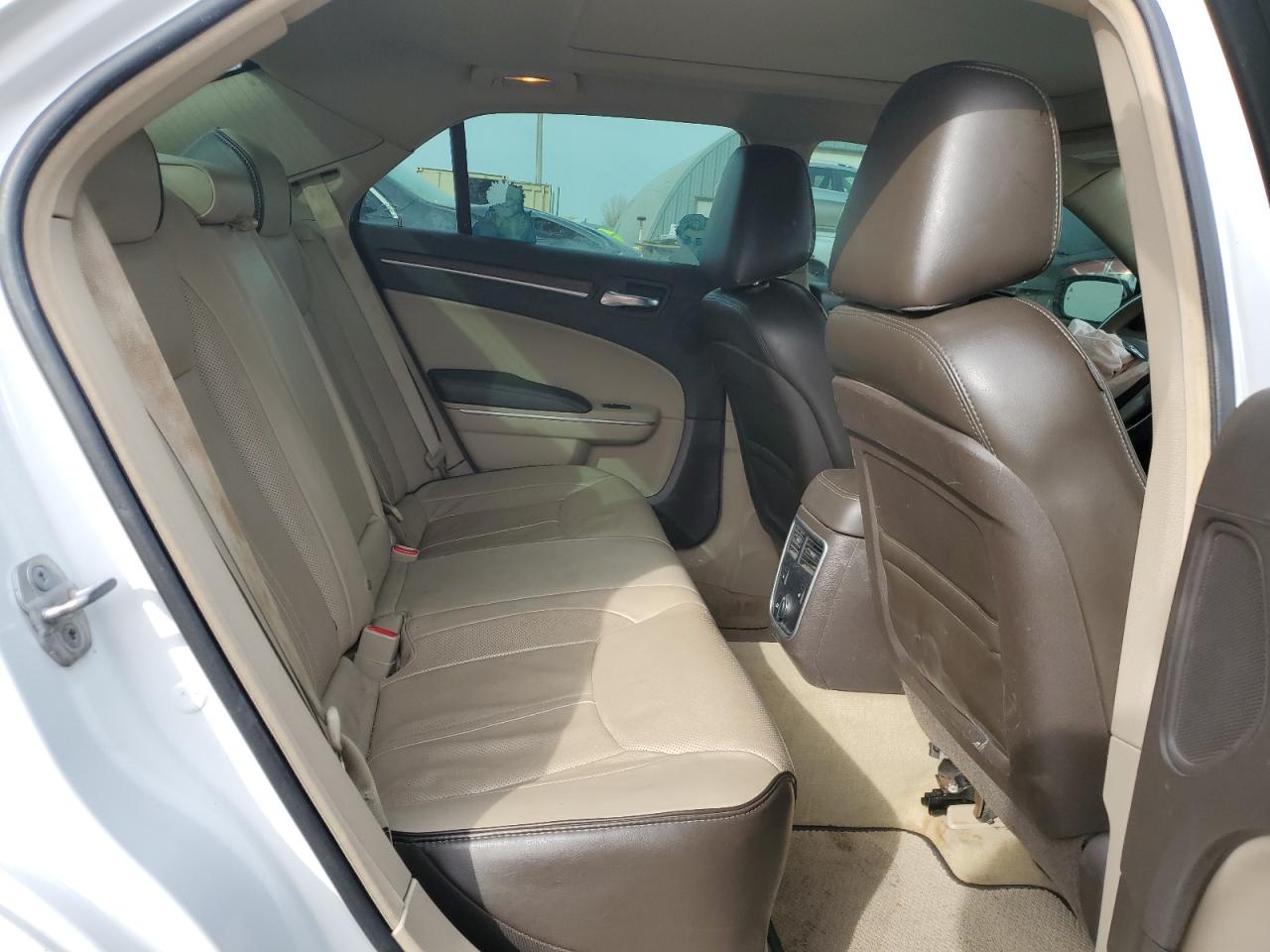 2013 Chrysler 300 - Image 10