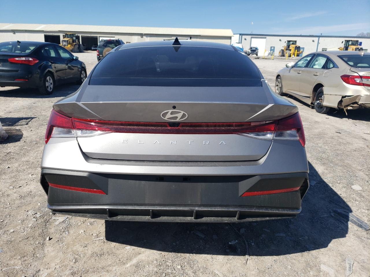 2024 Hyundai Elantra - Image 6