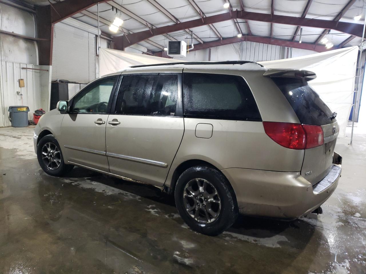 2006 Toyota Sienna - Image 2
