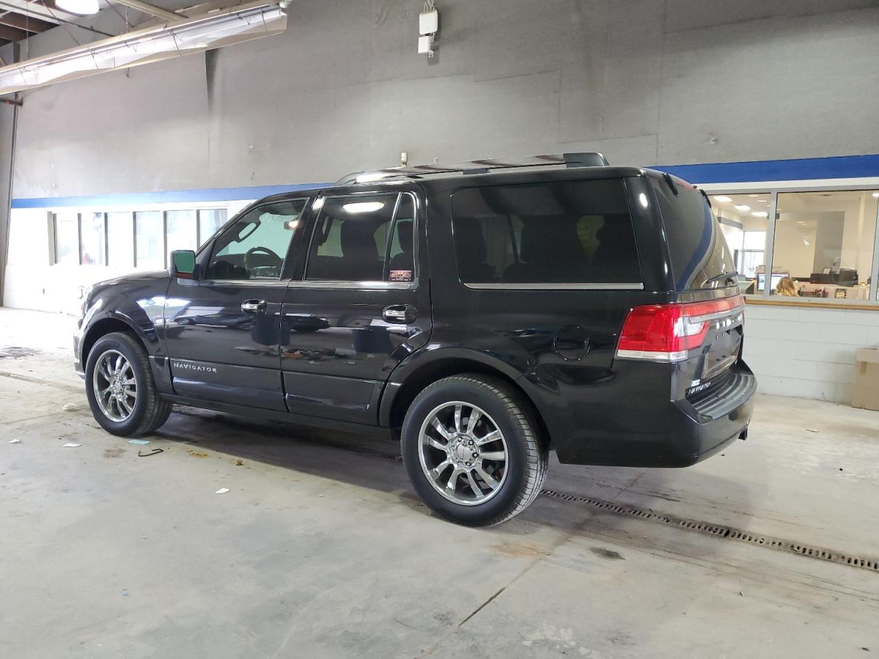 2015 Lincoln Navigator - Image 2
