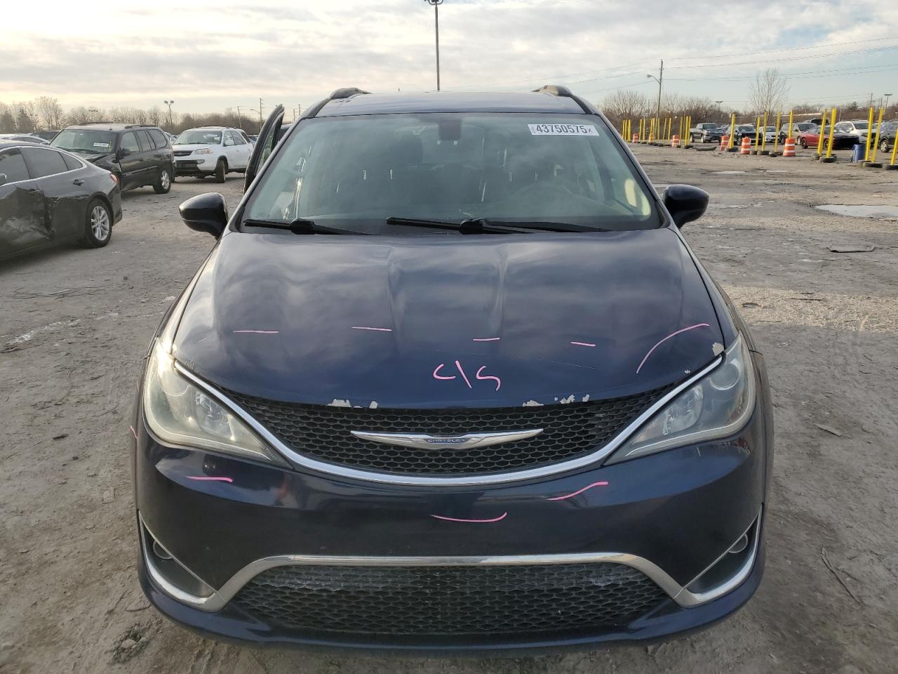 2017 Chrysler Pacifica - Image 5