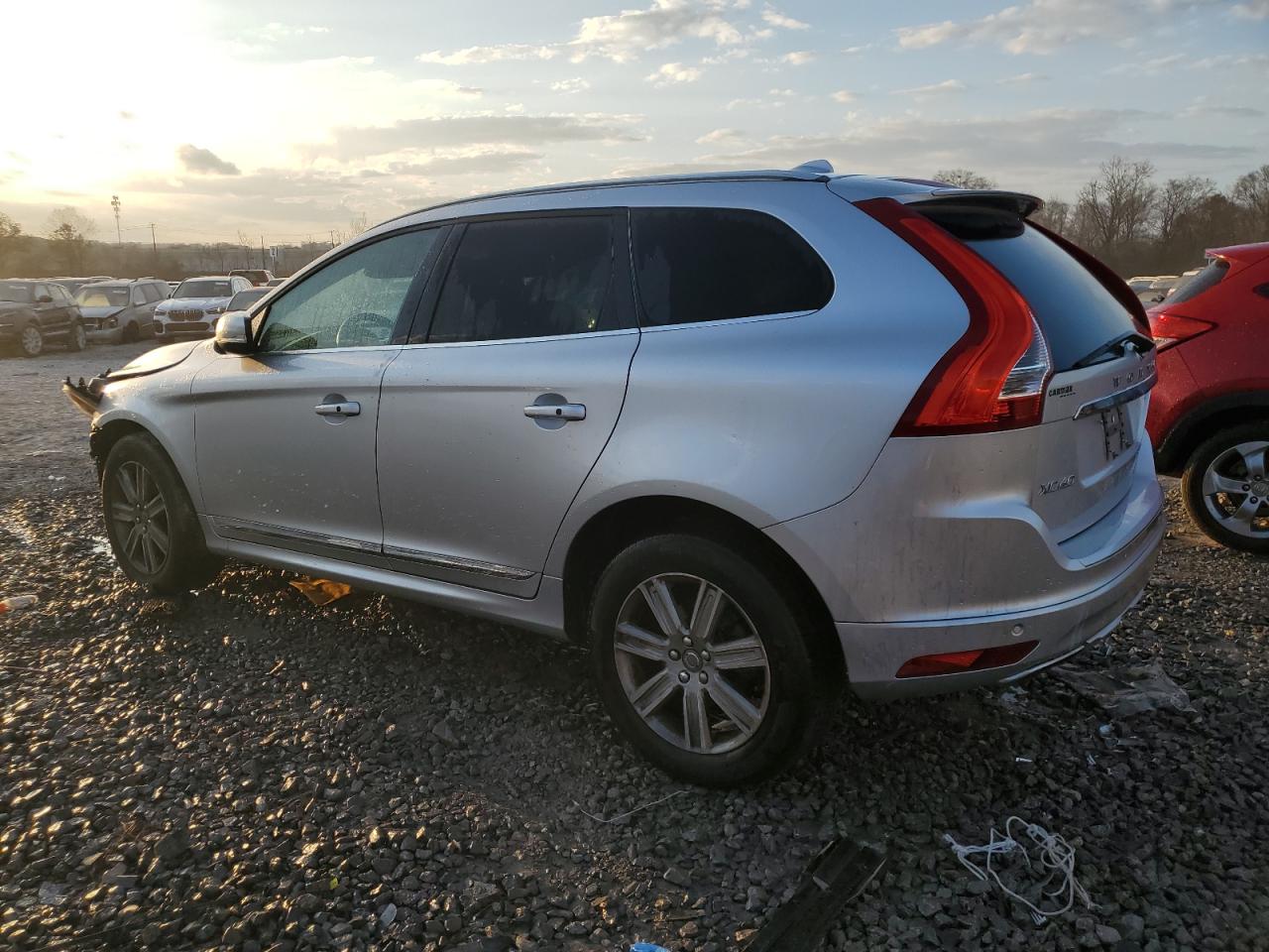 2017 Volvo XC60 - Image 2