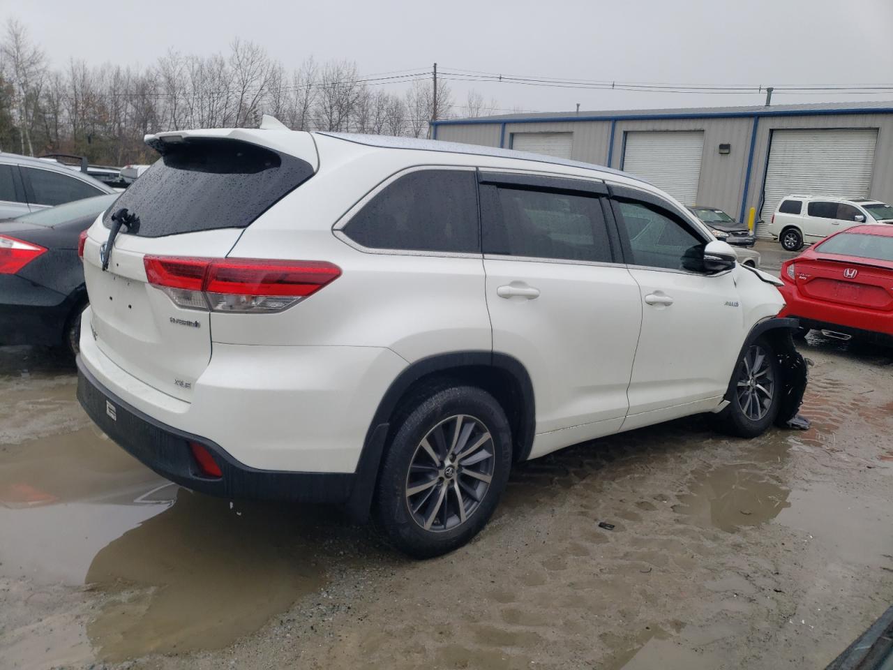2017 Toyota Highlander - Image 3