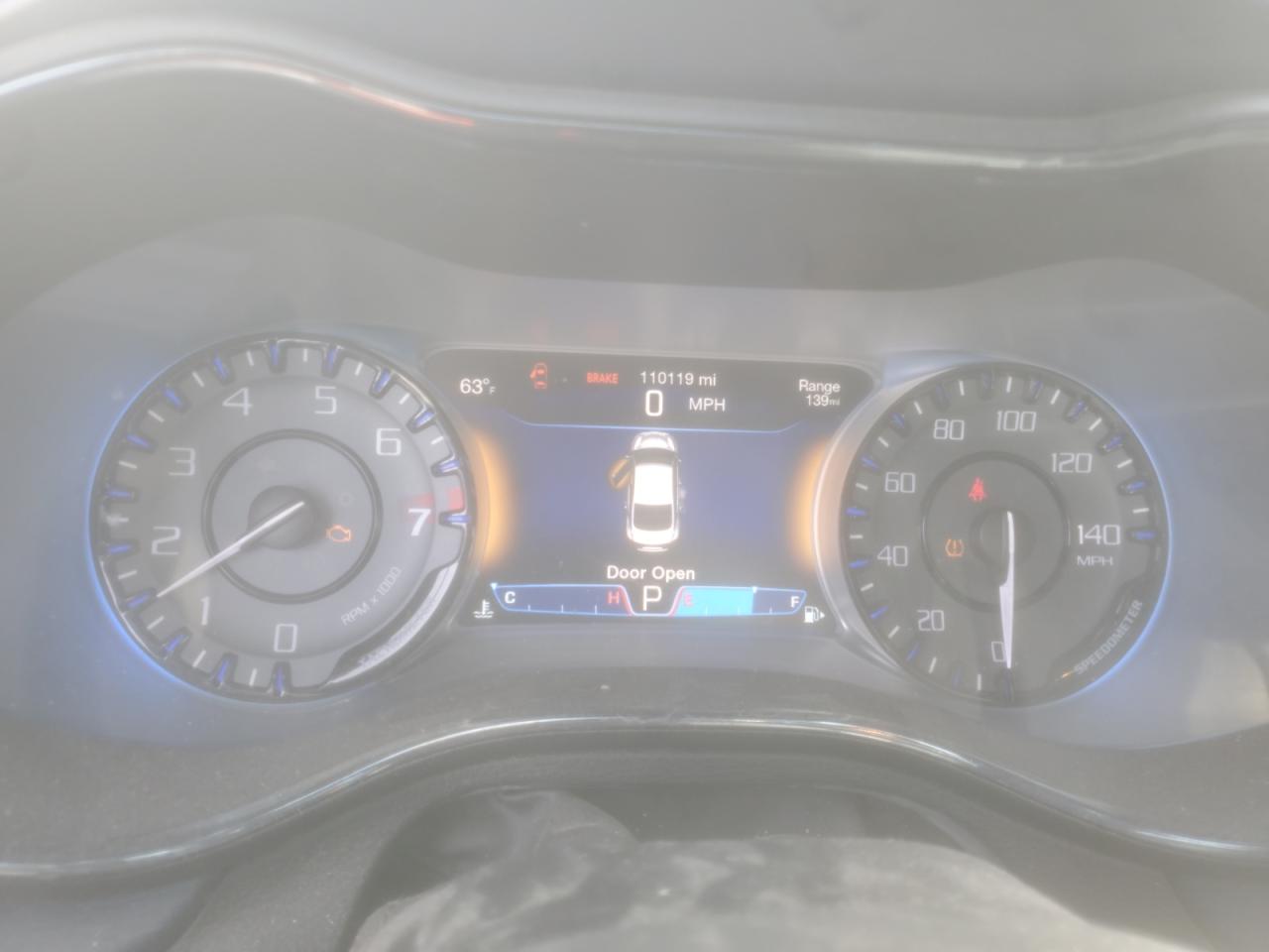2015 Chrysler 200 - Image 9