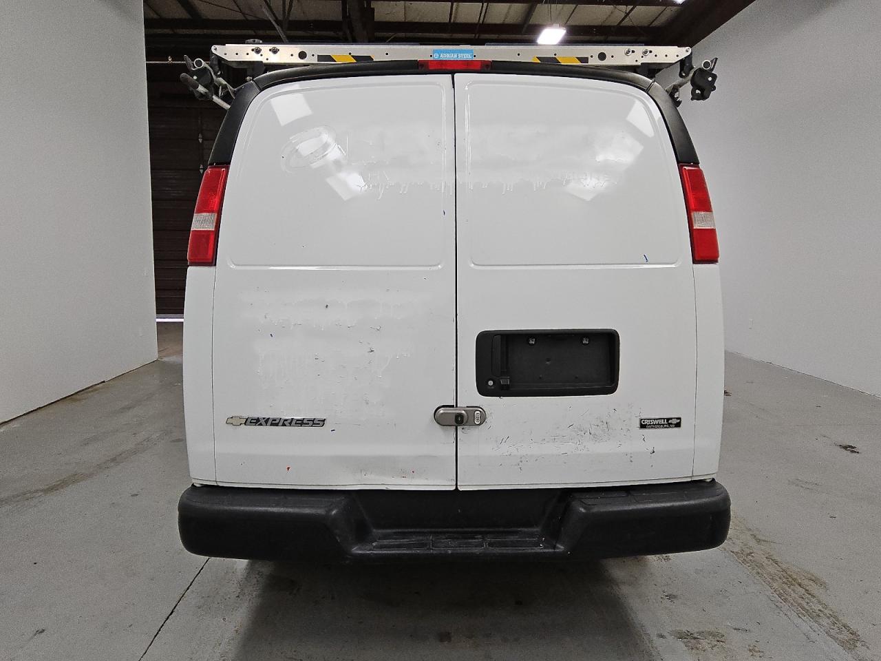 2018 Chevrolet Express - Image 6