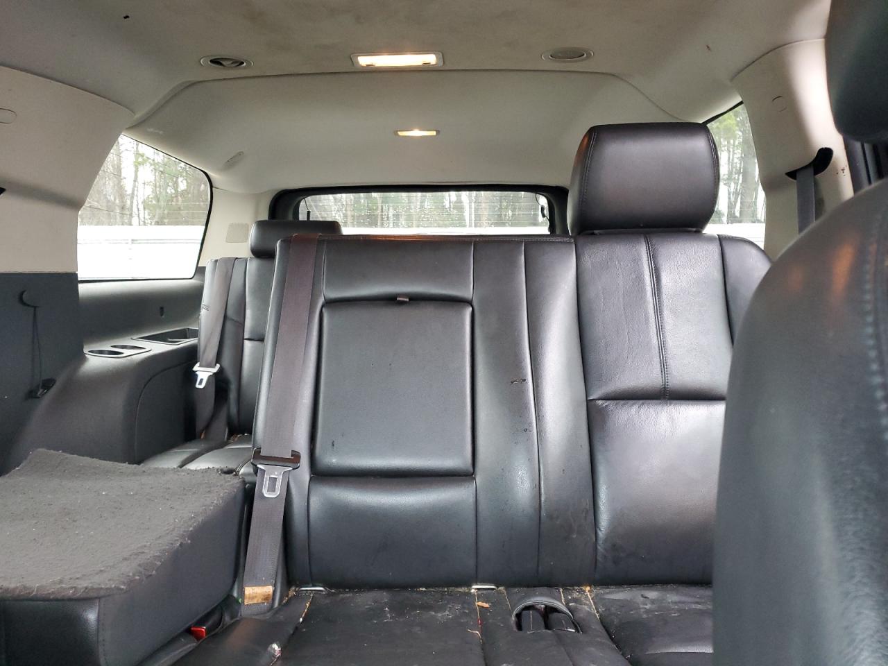2014 Chevrolet Suburban - Image 10