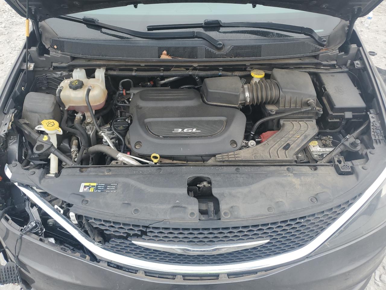 2017 Chrysler Pacifica - Image 13