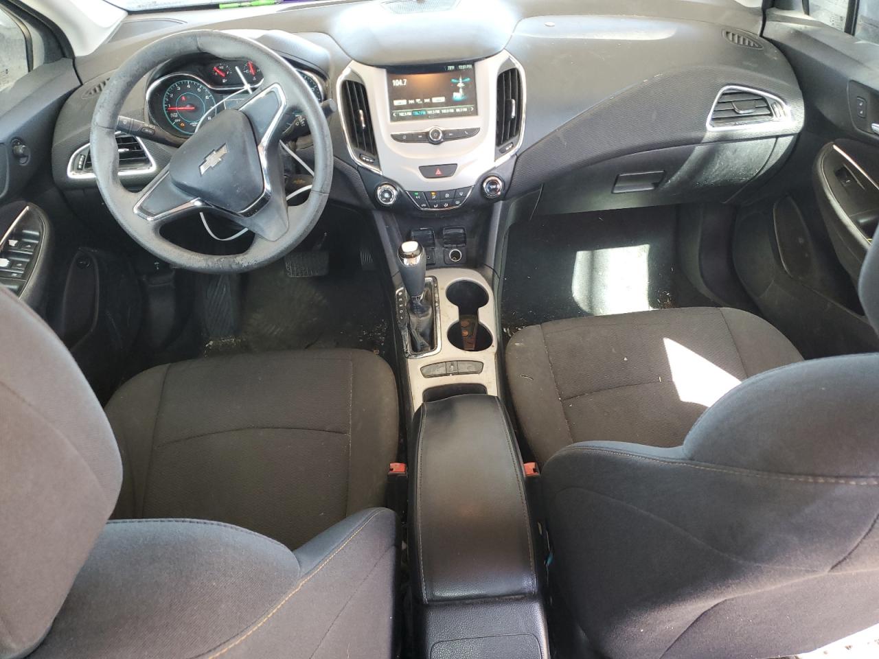 2018 Chevrolet Cruze - Image 8