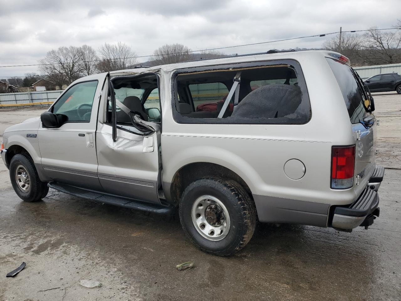 2002 Ford Excursion - Image 2