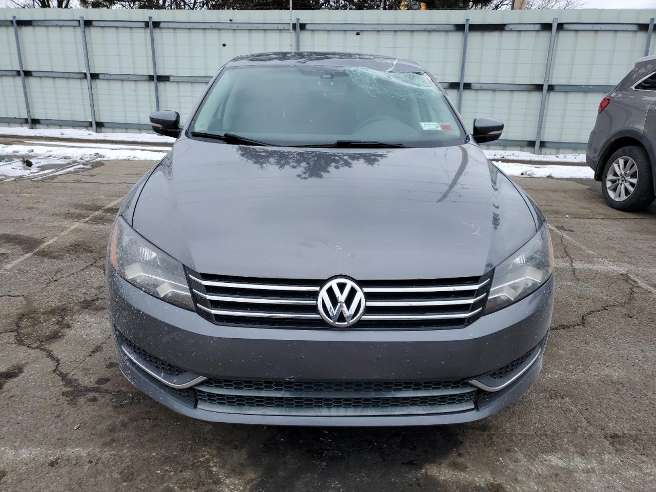 2015 Volkswagen Passat - Image 5