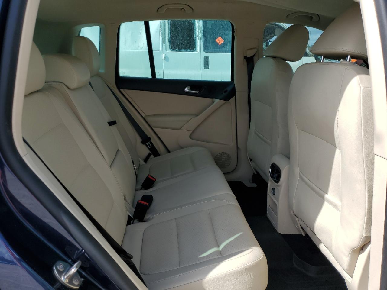 2015 Volkswagen Tiguan - Image 11