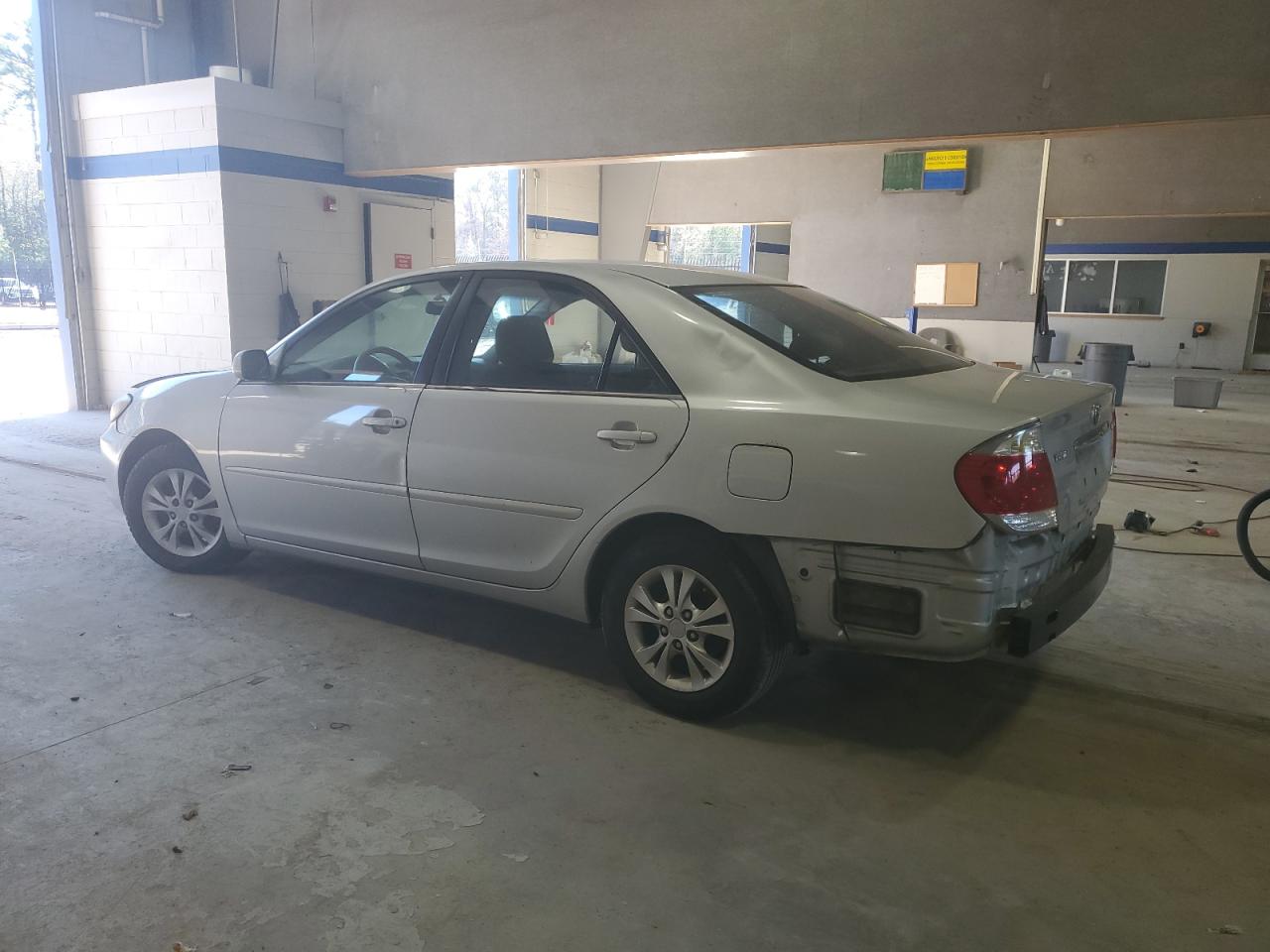 2005 Toyota Camry - Image 2