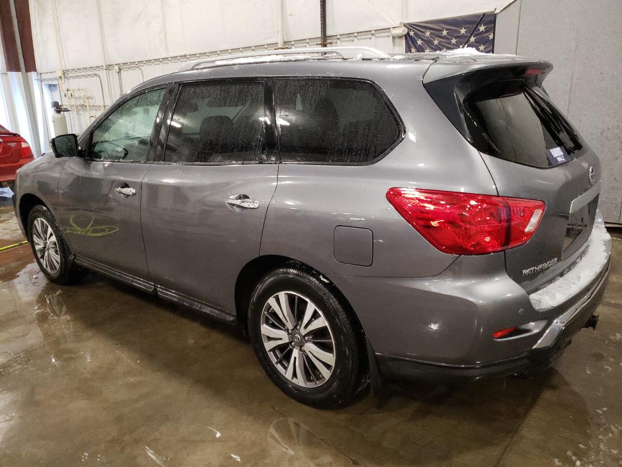 2017 Nissan Pathfinder - Image 2