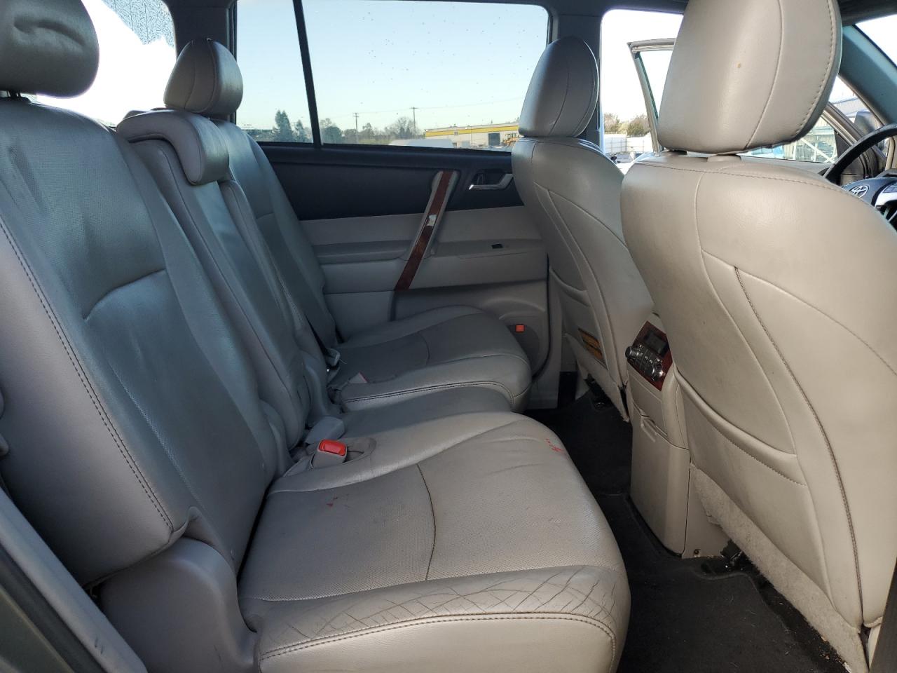 2012 Toyota Highlander - Image 11