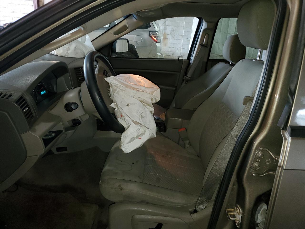 2006 Jeep Grand Cherokee - Image 7