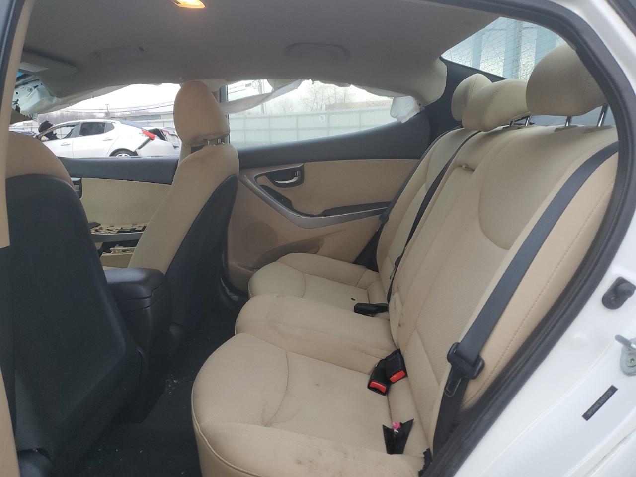 2013 Hyundai Elantra - Image 10