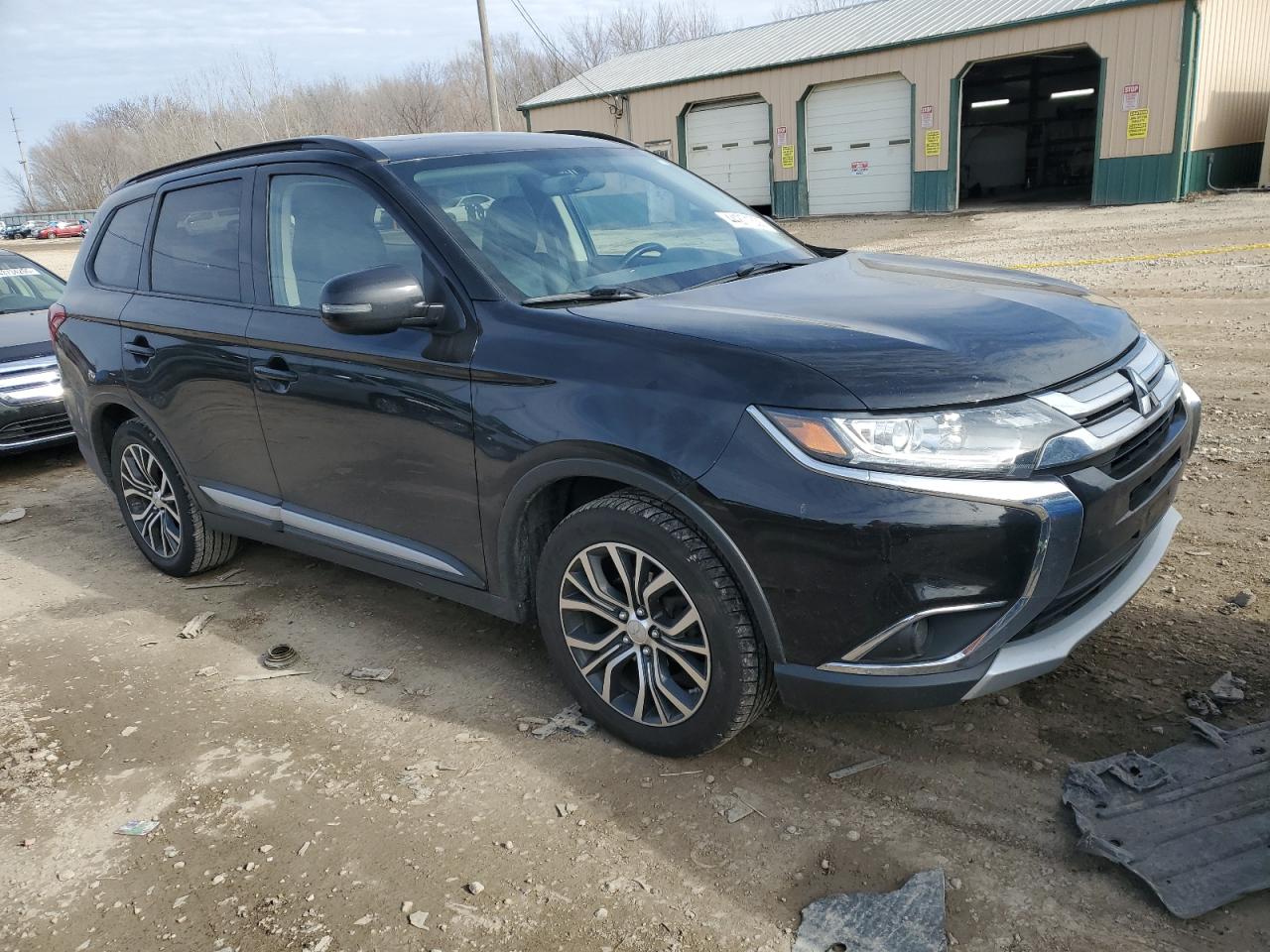 2016 Mitsubishi Outlander - Image 4