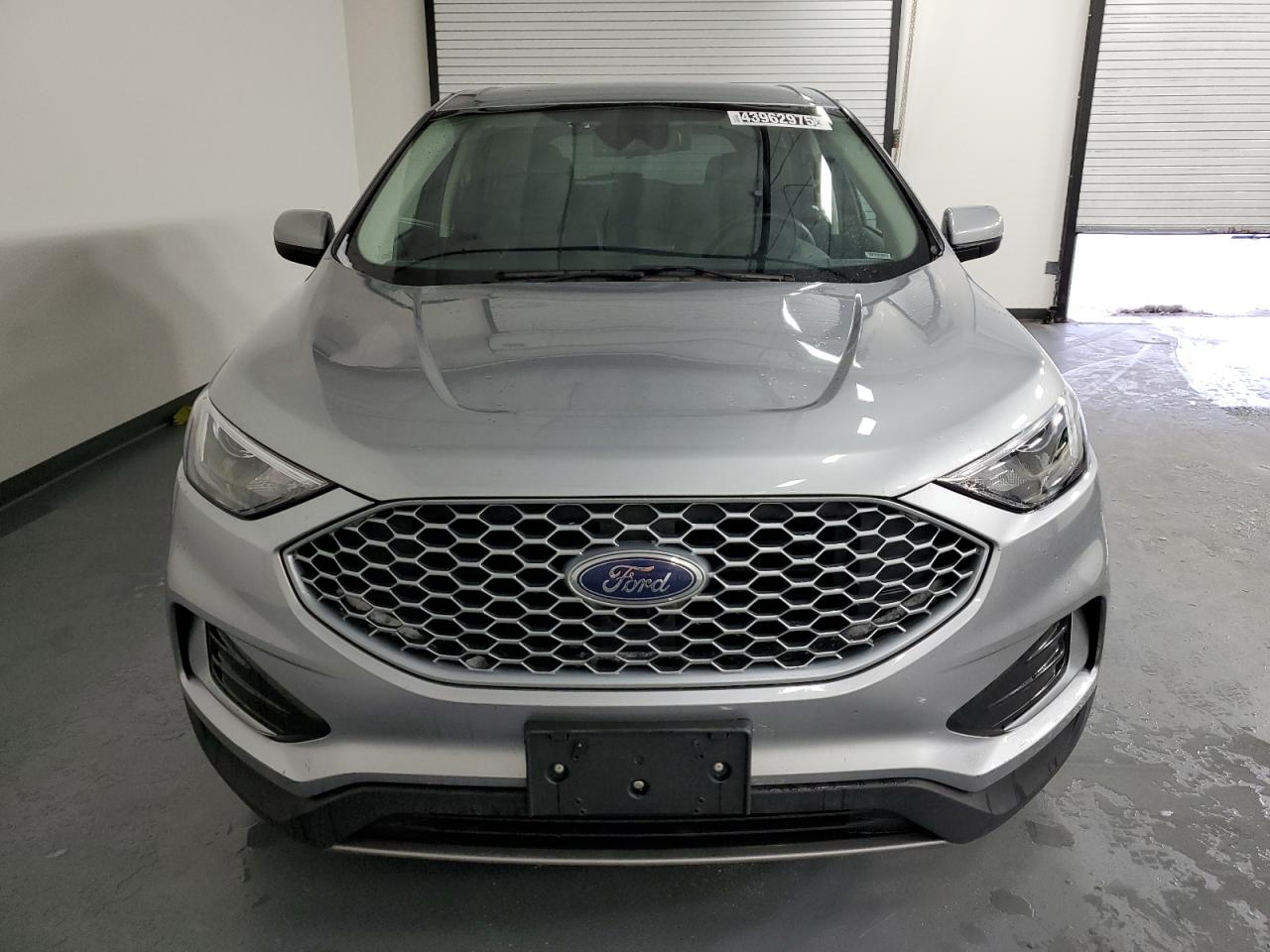 2023 Ford Edge - Image 5