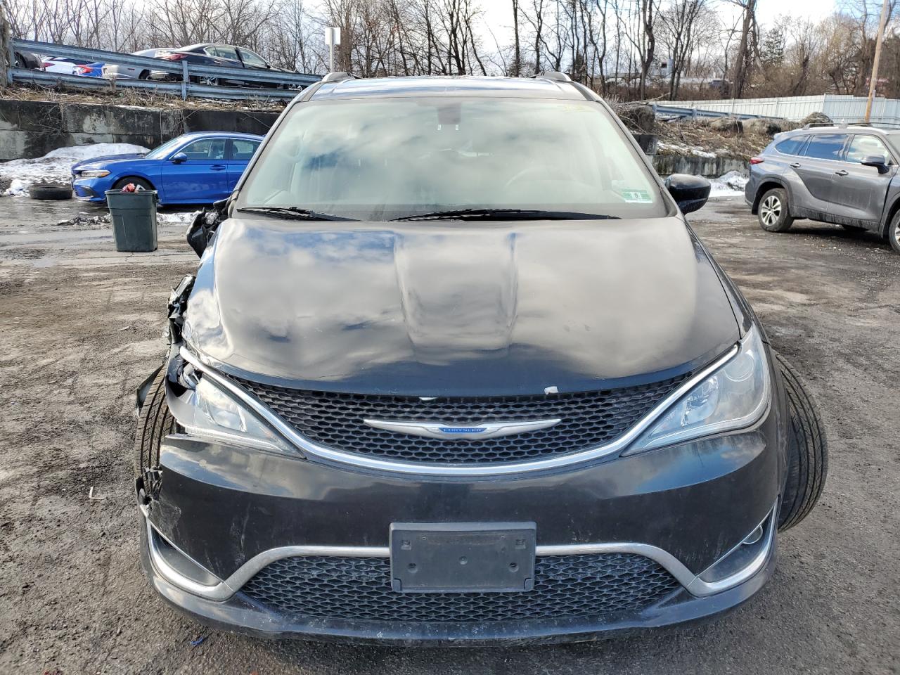 2018 Chrysler Pacifica - Image 5