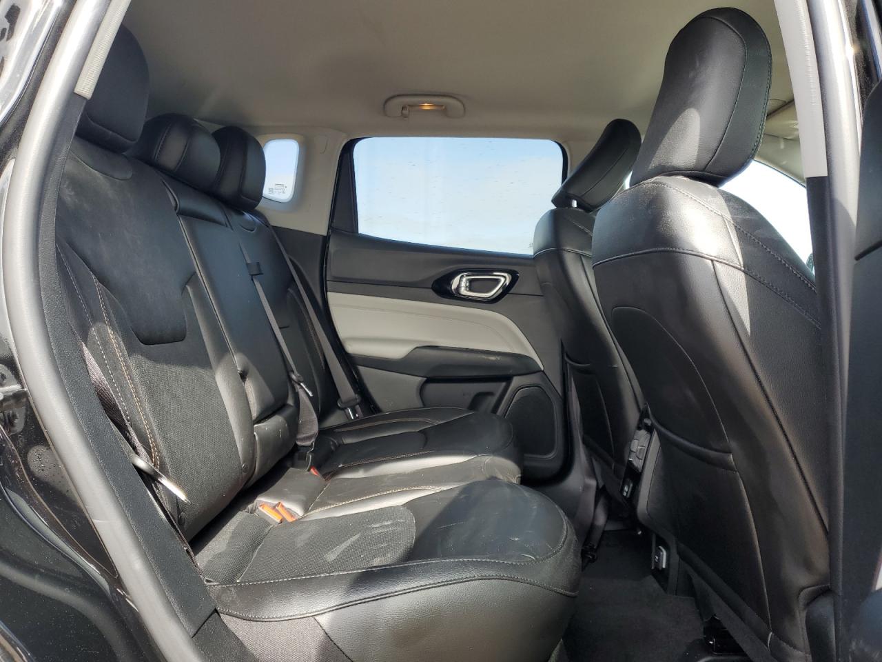 2022 Jeep Compass - Image 11