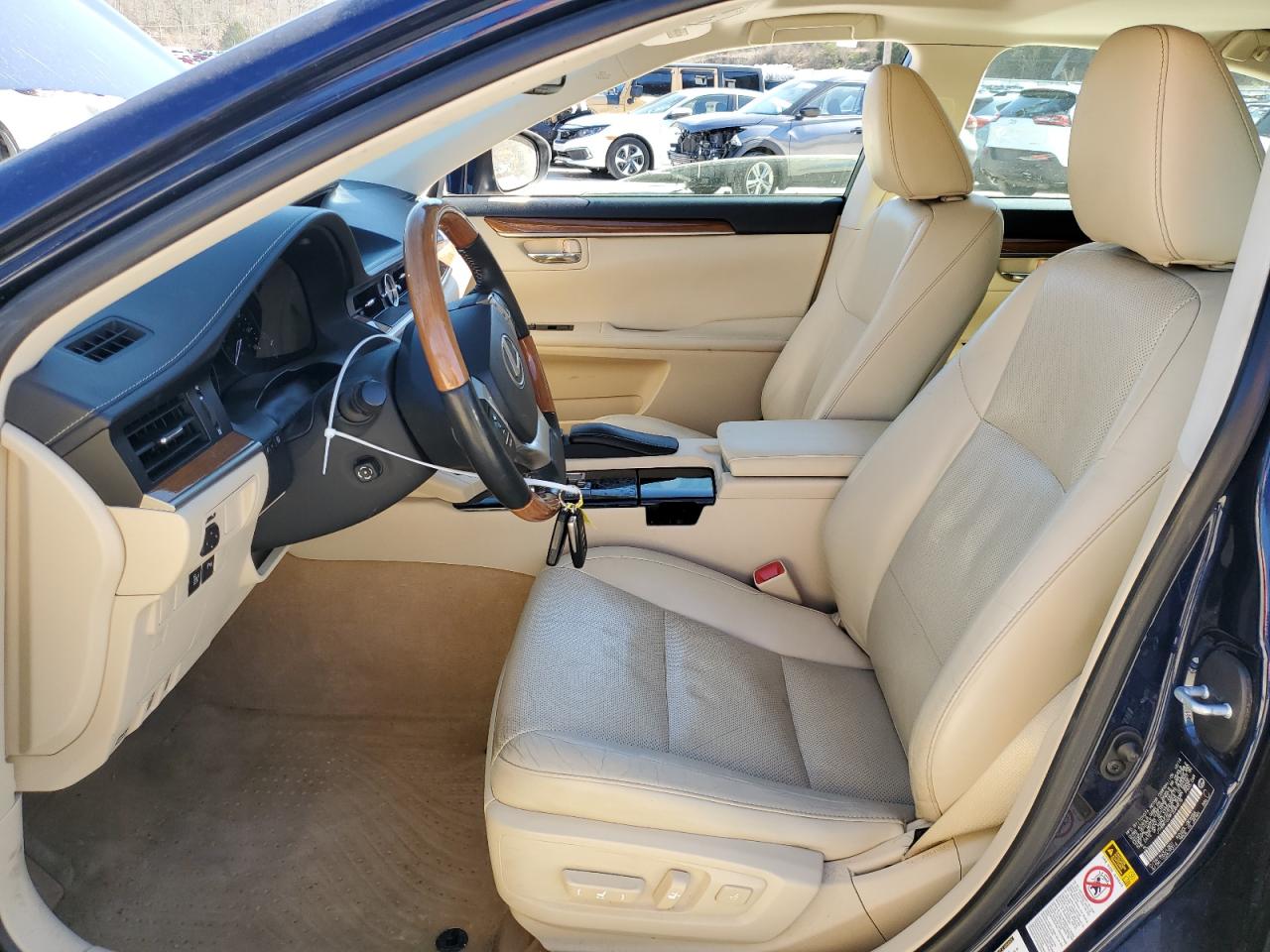 2015 Lexus ES - Image 7