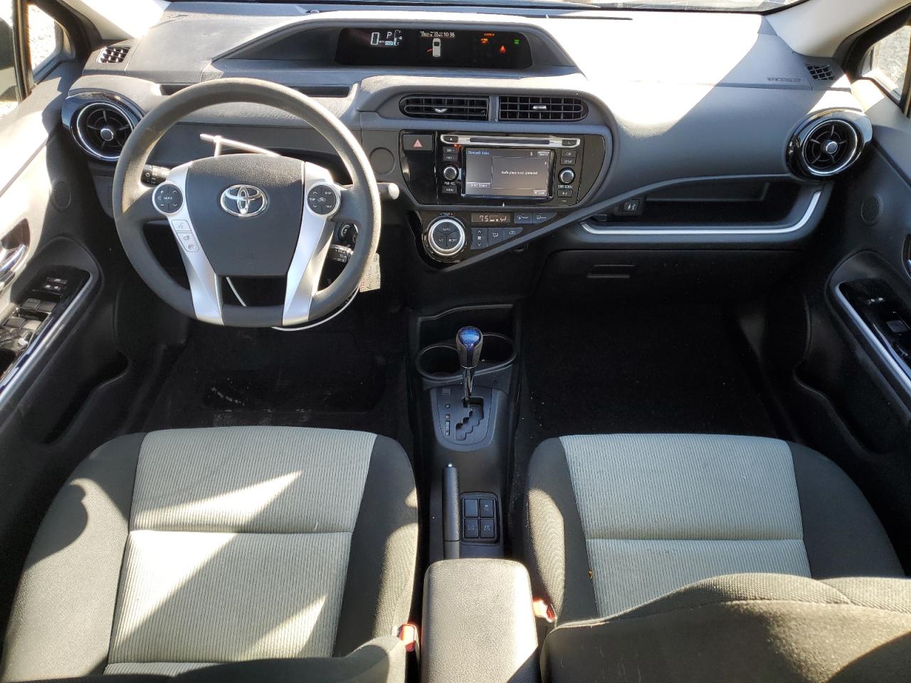 2015 Toyota Prius - Image 8