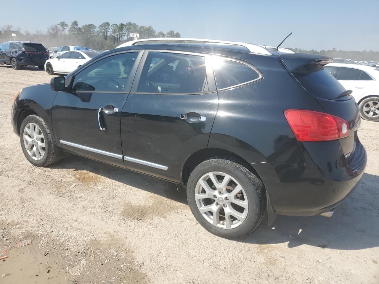 2012 Nissan Rogue - Image 2
