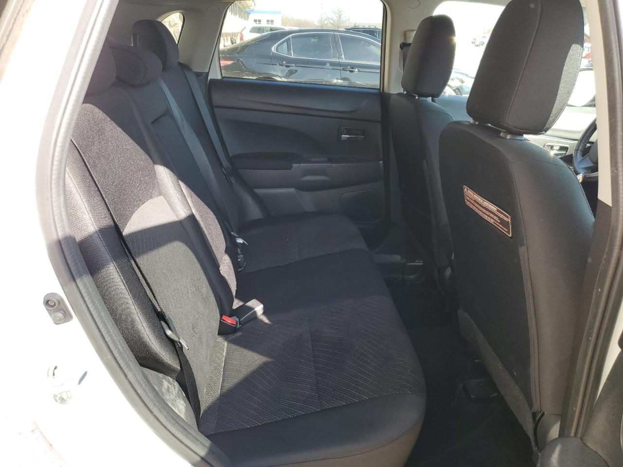 2015 Mitsubishi Outlander - Image 11
