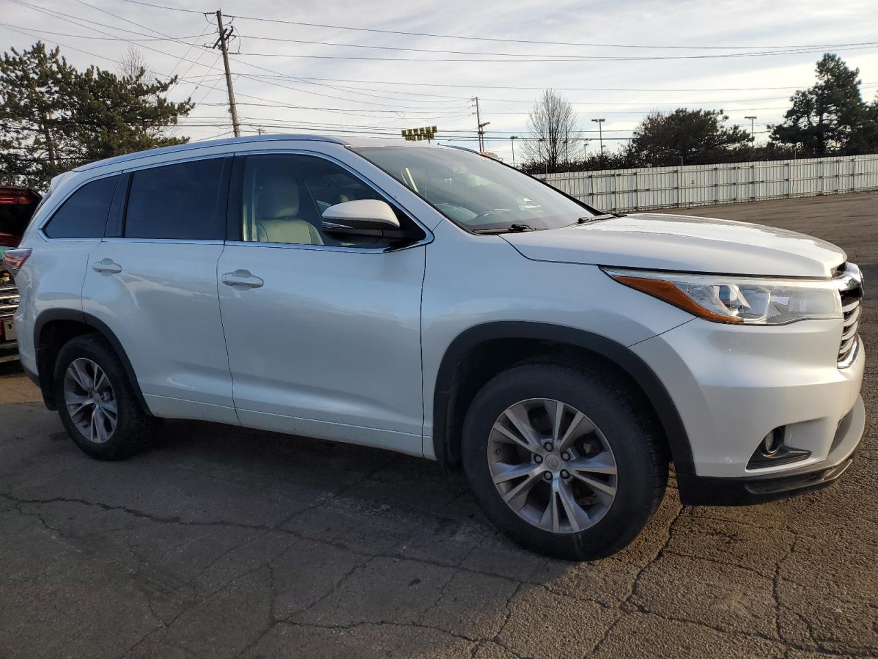 2015 Toyota Highlander - Image 4