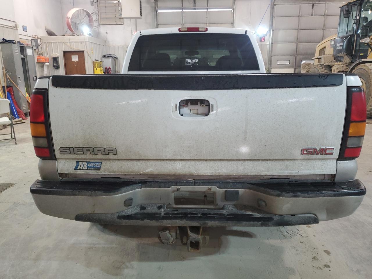 2005 GMC Sierra - Image 6