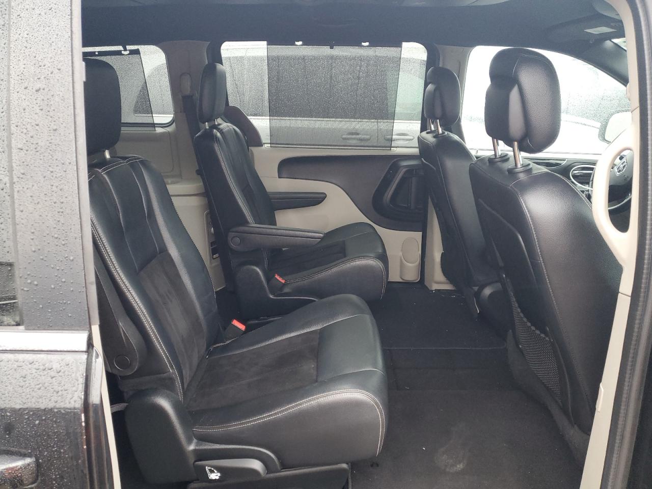 2017 Dodge Caravan - Image 11