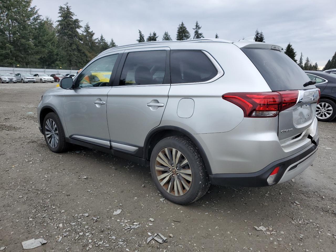 2020 Mitsubishi Outlander - Image 2