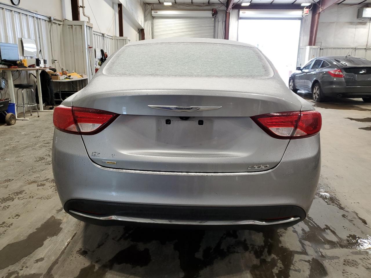 2016 Chrysler 200 - Image 6