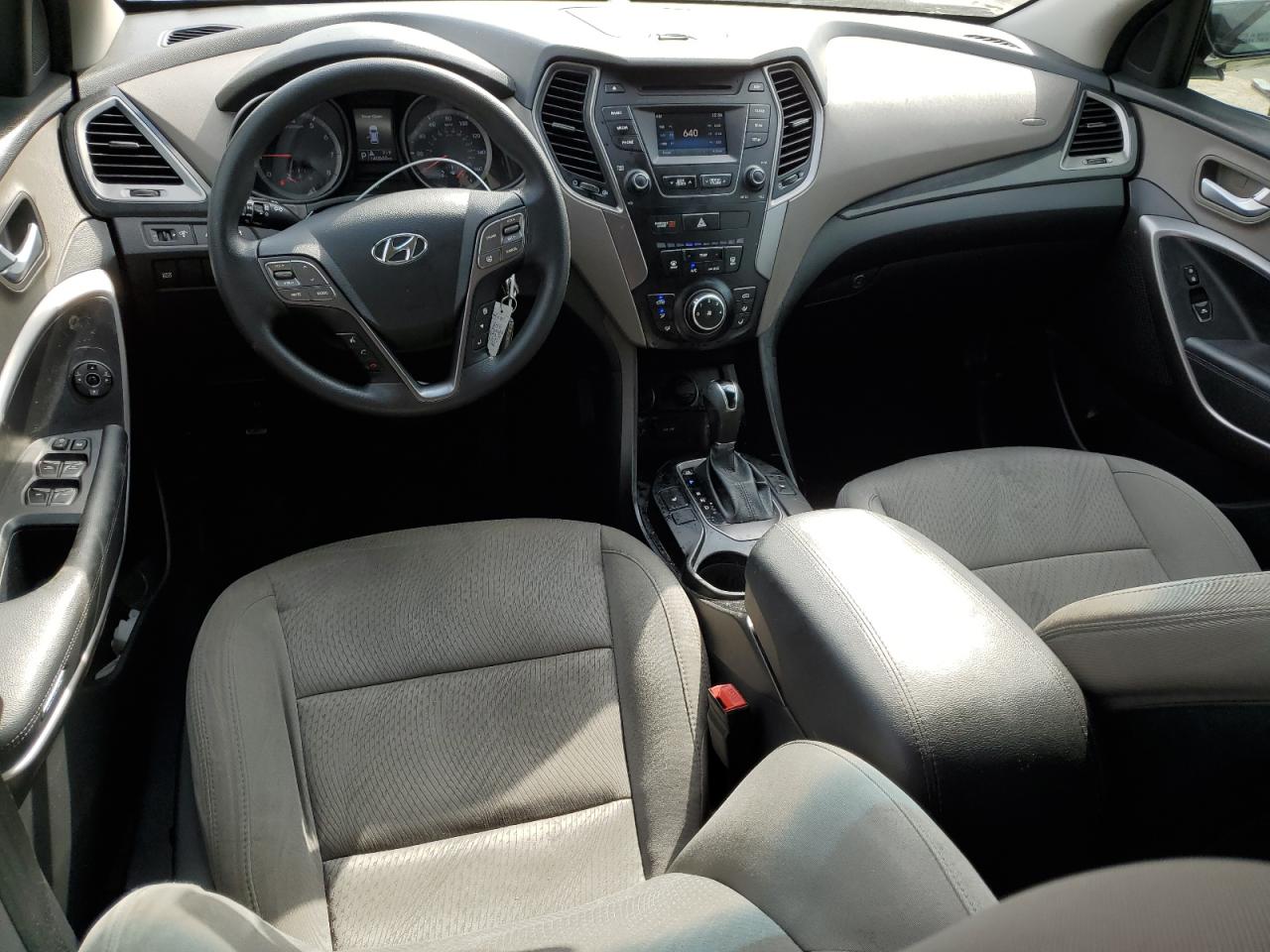 2016 Hyundai Santa Fe - Image 8