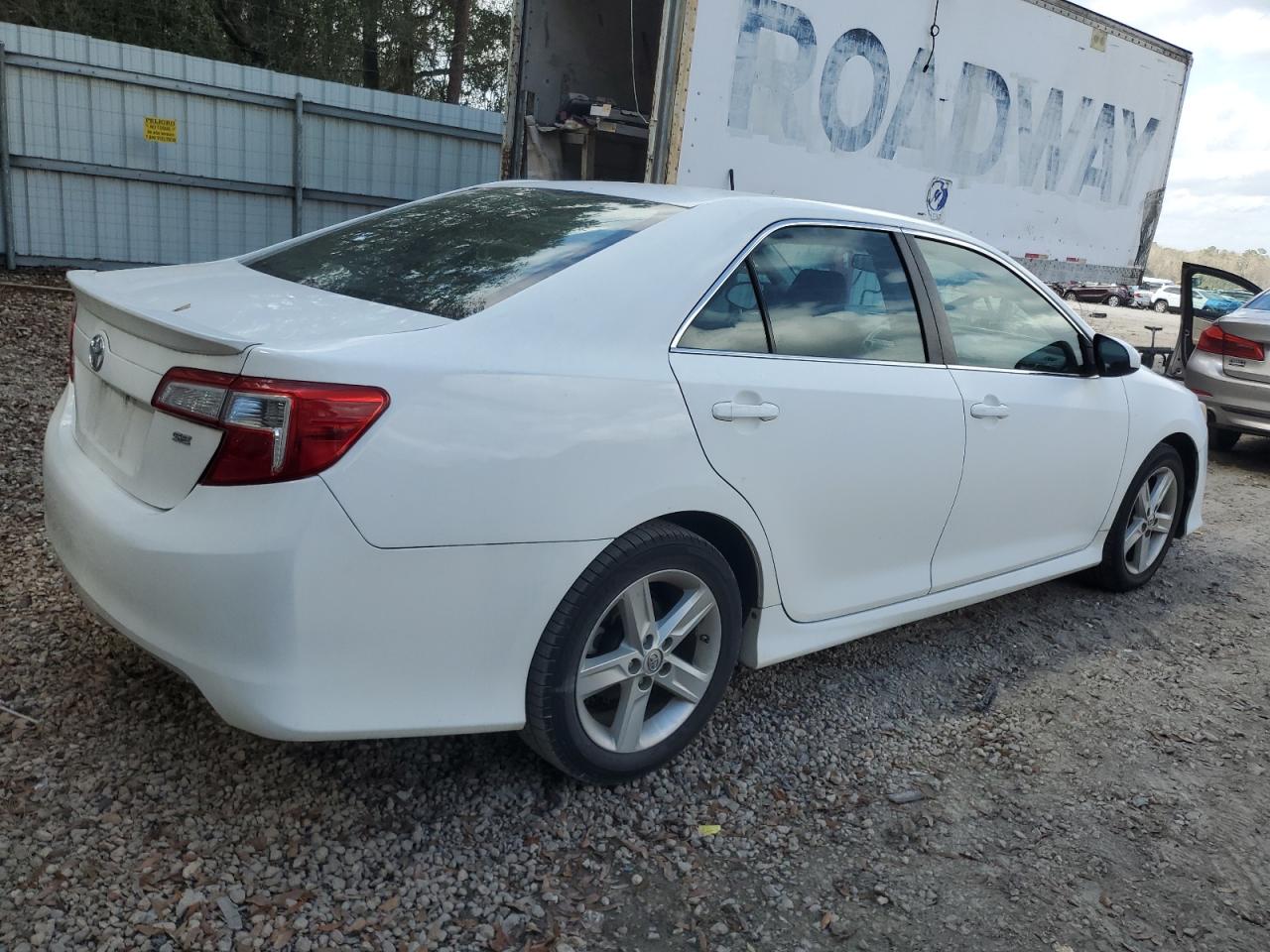 2014 Toyota Camry - Image 3