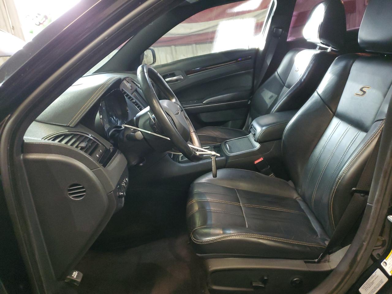 2016 Chrysler 300 - Image 7