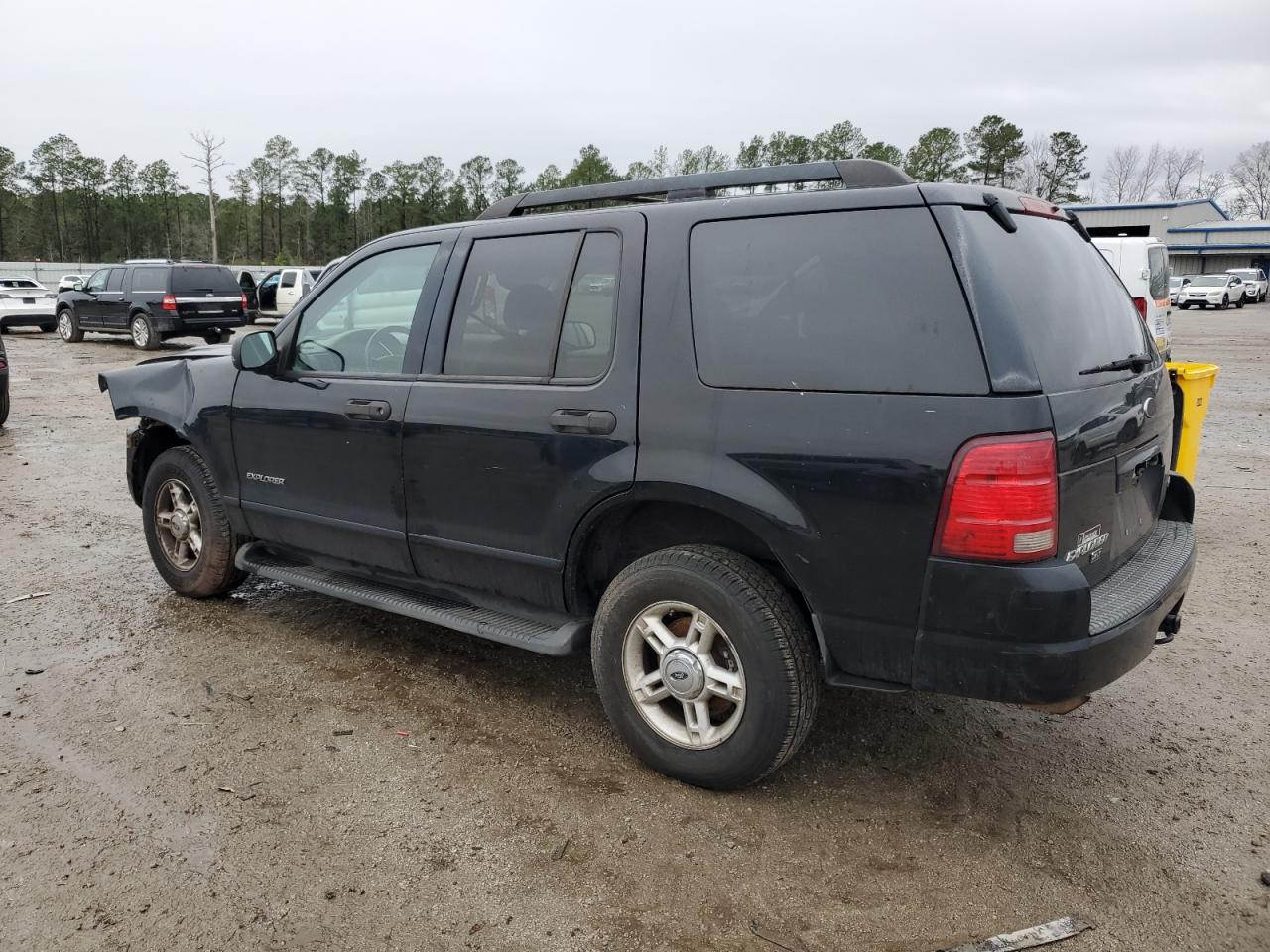 2005 Ford Explorer - Image 2